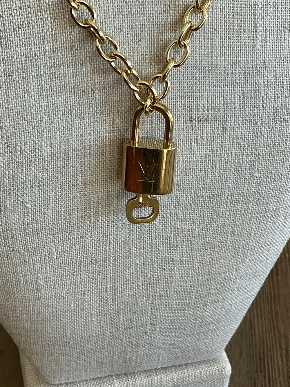 Authentic Louis Vuitton Gold Padlock Key #302 on‎ Gold Tone Chain Necklace